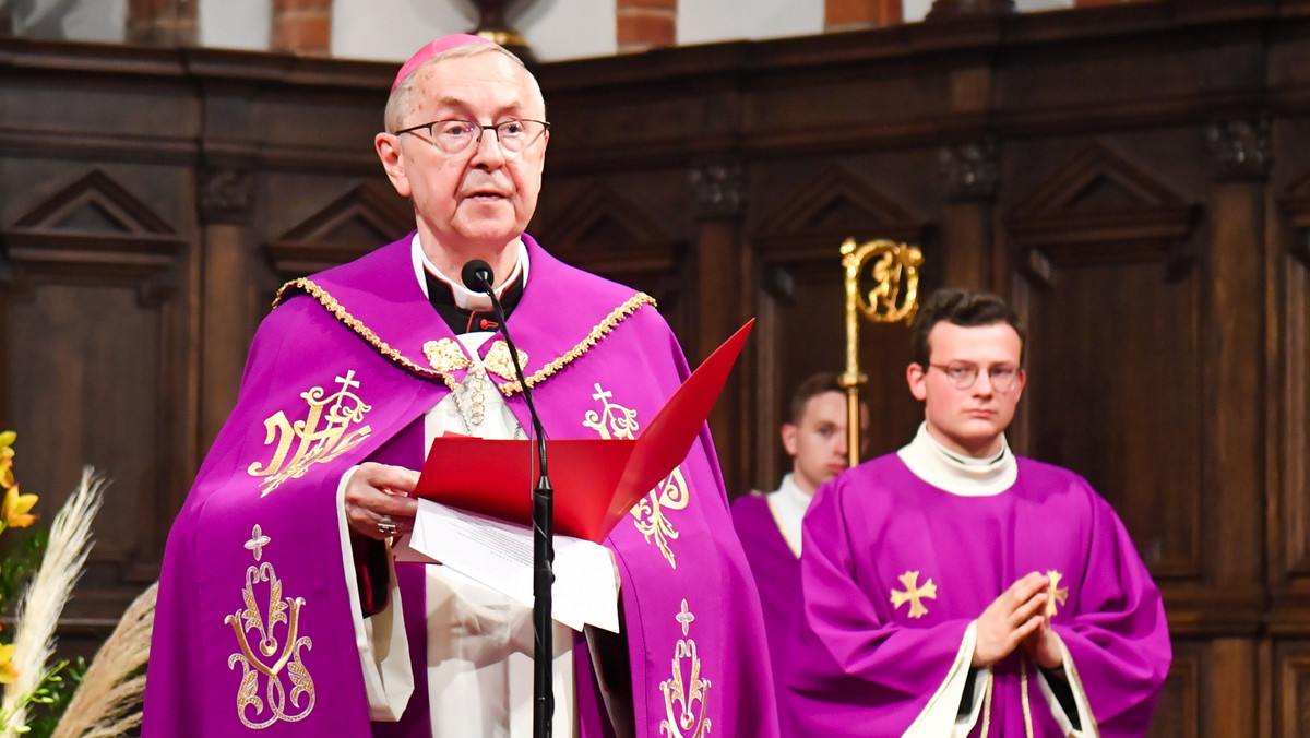 Arcybiskup Stanisław Gądecki prosi o pieniądze. Wierni "reagują alergicznie"