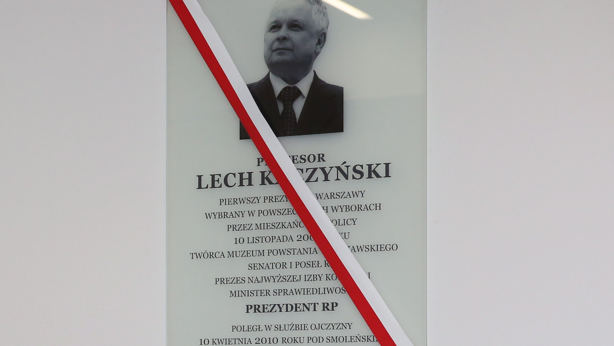 PŁOCK TABLICA PAMIĘCI LECHA KACZYŃSKIEGO (Zdzisław Sipiera)