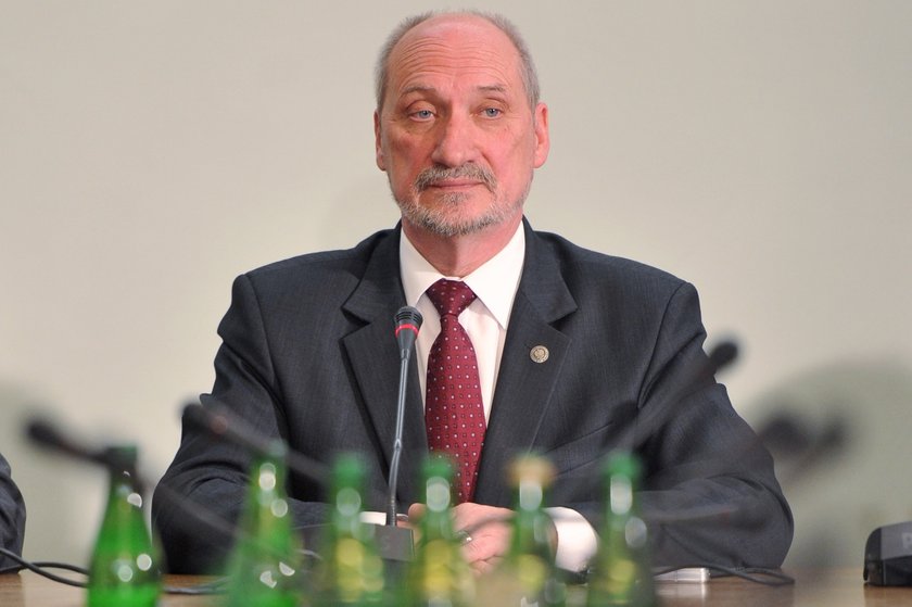 Macierewicz: Seria wybuchów w tupolewi