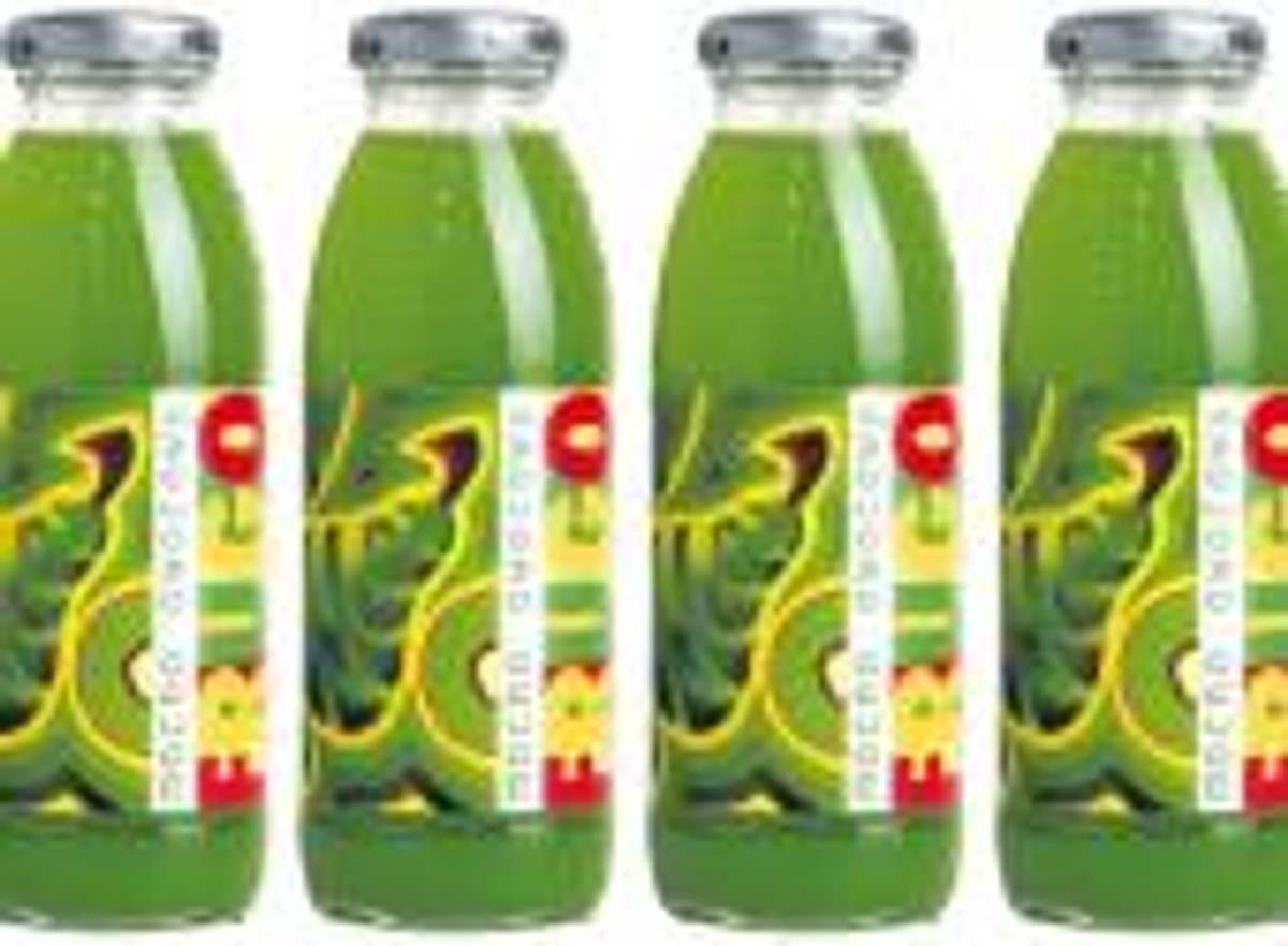 Frugo dostępne jest na rynku w szklanej butelce o pojemności 250 ml, której wyjątkowy kształt doskonale pamiętamy sprzed lat z równie kultową klikającą nakrętką. Sugerowana cena detaliczna napoju to 1,99 PLN. Fot. Forum