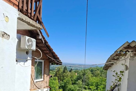 Kuća, plac od 12 ari i pogled na Dunav za 40.000 evra: Vlasnik nudi i zamenu za auto, evo šta se sve dobija (FOTO)