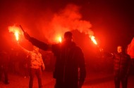 uczestnicy marszu na błoniach Stadionu Narodowego