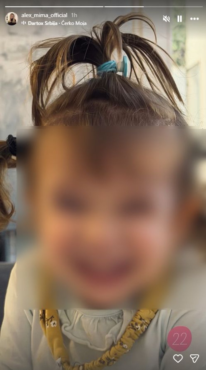 Aleksandra Nikolić podelila lepe vesti i fotografiju svoje ćerke: Mala Leona sa kikicama