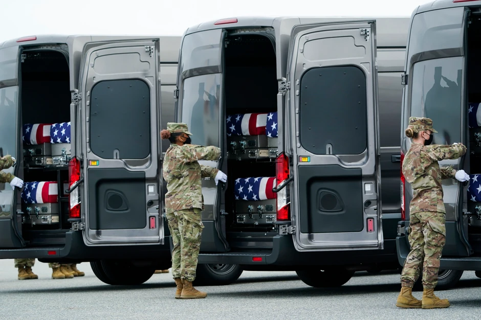 Posmrtni ostaci američkih vojnika poginulih u napadu na aerodromu u Kabulu 