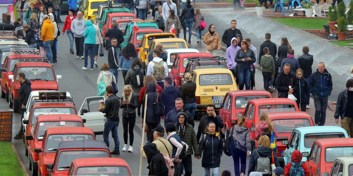 Zlot Fiatów 126 p w łódzkiej Manufakturze 