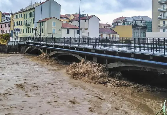 "Bomba wodna" we Włoszech. W ciągu doby spadło ponad 75 cm deszczu. To europejski rekord