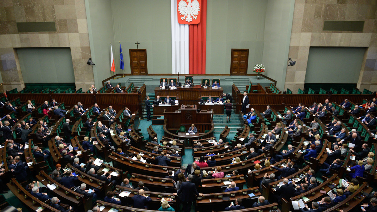 Sejmowa komisja opowiedziała się za skierowaniem do laski marszałkowskiej projektu noweli ustawy o pożytku publicznym i o wolontariacie. Zakłada on m.in. że organizacje pożytku będą miały zakaz przekazywania innym organizacjom środków zebranych w ramach 1 proc.