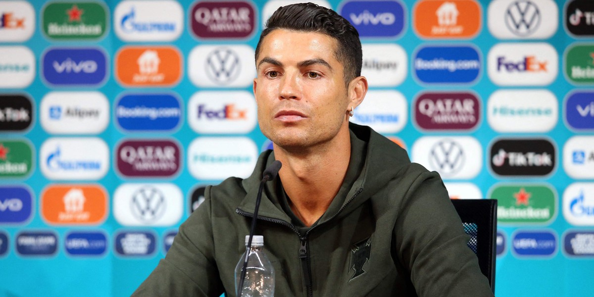 Ronaldo zezłościł się na konferencji przez butelki Coca-Coli 