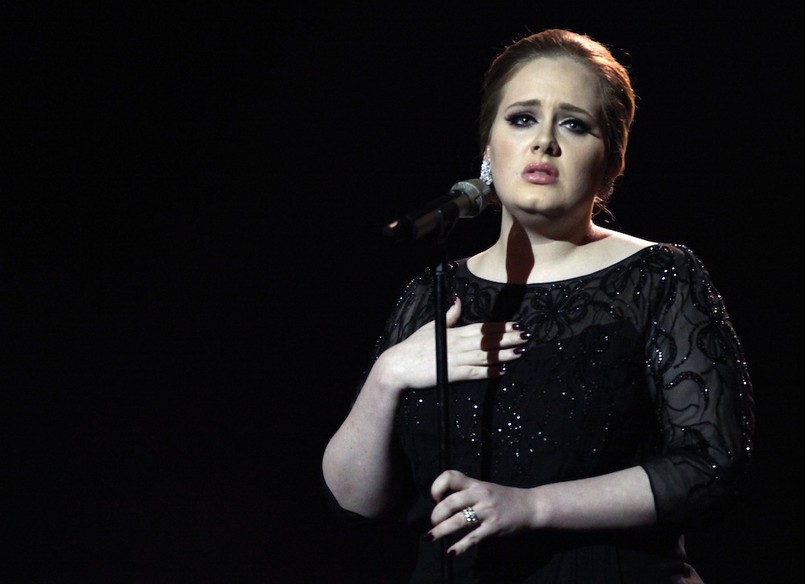 Popularność komercyjną (wydanego w styczniu 2011 roku) albumu w kolejnym roku podbił w głównej mierze triumf Adele podczas ceremonii rozdania nagród Grammy w lutym – artystce przyznano wówczas aż 6 statuetek