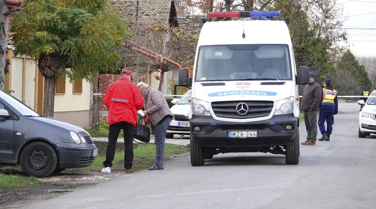 Pénteken órákra lezárták a környéket a rendőrök. /Fotó: MTI - Donka Ferenc