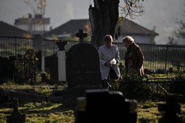 Sutra je POBUSANI PONEDELJAK: Na Mali Uskrs se obavezno izlazi na groblje, a običaji nalažu da svako od nas URADI OVE TRI STVARI