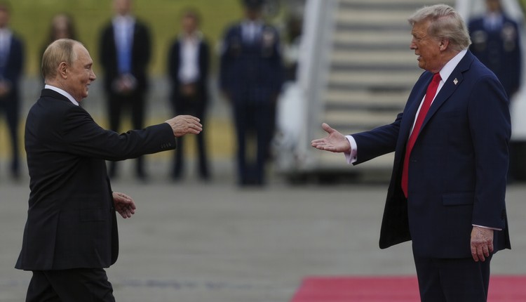 Putin śle gratulacje, Trump nie kryje niechęci. Reakcje na nowego przywódcę Iranu