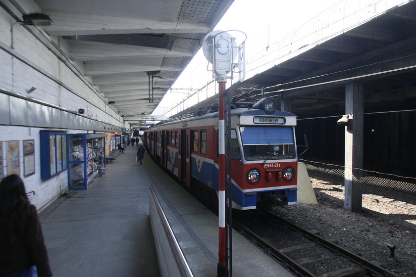 W wakacje nie pojedziesz WKD. Kolejarze rozpoczynają remont torów