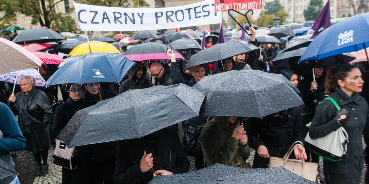 Czarny protest pod domem Kaczyńskiego