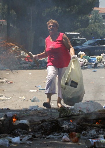 Zaśmiecony Neapol, fot. AFP