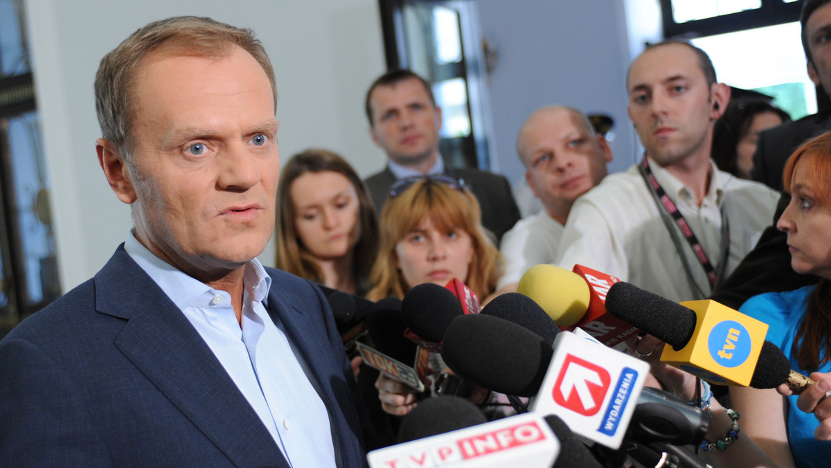 - Mamy ze Stanami Zjednoczonymi wiele wspólnych spraw, m.in. kwestię wspólnego przemyślanego sposobu zakończenia wojny w Afganistanie - powiedział premier Donald Tusk. Jednocześnie zaznaczył, że  piątkowa i sobotnia wizyta w Polsce "jest także dobrym, takim fajnym gestem ze strony prezydenta Obamy".