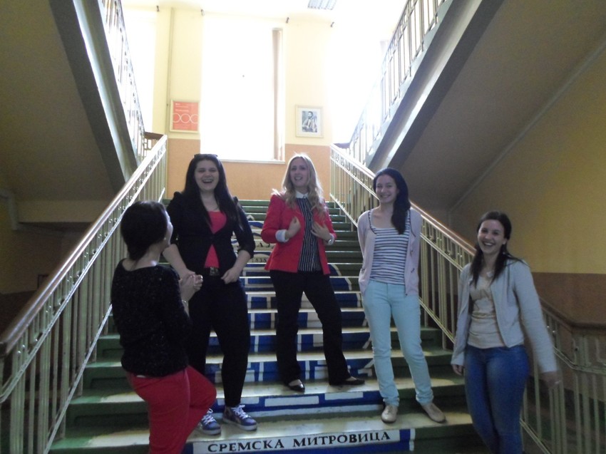 Maturanti sa profesorkom sociologije Tijanom Bojić