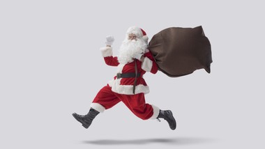 aktywiści przebrani za świętych mikołajów i elfy okradli sklep. łupy trafią do potrzebujących