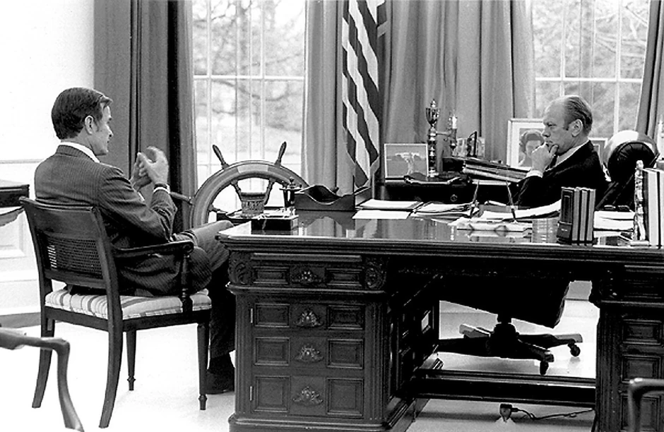 Džordž Buš stariji kao direktor CIA i predsednik Džerald Ford u decembru 1975.