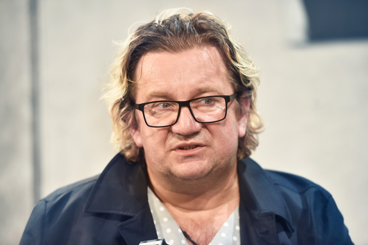 Mało kto wie, że w popularnym serialu TVP Paweł Królikowski zagrał aż trzy role
