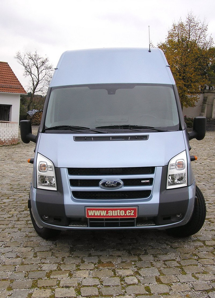 Ford Transit 3.2 TDCi i Transit SportVan: pierwsze jazdy