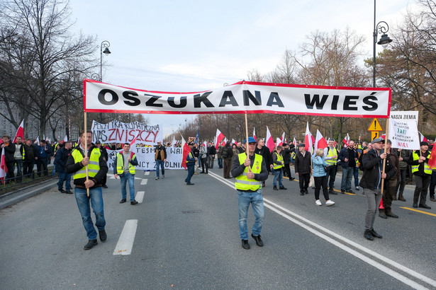 Protest rolników "Gwiaździsty Marsz na Warszawę" przed siedzibą KPRM