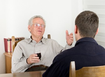 A tudomány új korszakba lépett: a „mérsékelt” ivás sem véd a demenciától! Nincs több kifogás az iszogatásra