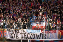 Skandal na meczu polskiej Ekstraklasy. Homofobiczny transparent na trybunach