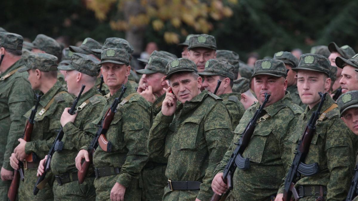 Rezerwiści powołani do armii rosyjskiej po ogłoszeniu mobilizacji.