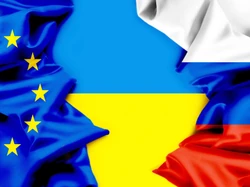 Luzowanie śruby, pieniądze dla opozycji, propaganda... Tak Rosja rozgrywa Europę