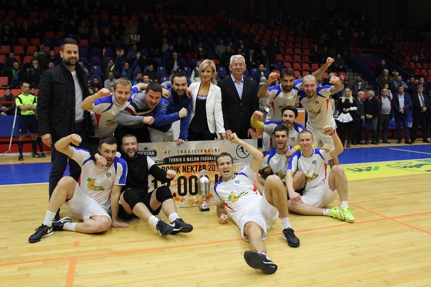 Pobednici, ekipa „Kort marketi“ 