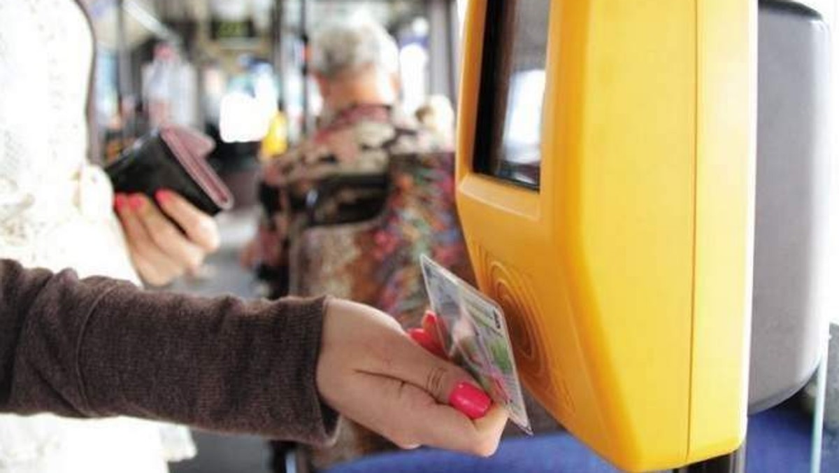 Od stycznia prezydent Białegostoku zwleka z oficjalną odpowiedzią dotyczącą zniesienia obowiązku klikania w miejskich autobusach.