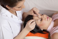 Rzęsy jak marzenie. Na co zwrócić uwagę, decydując się na ich przedłużenie