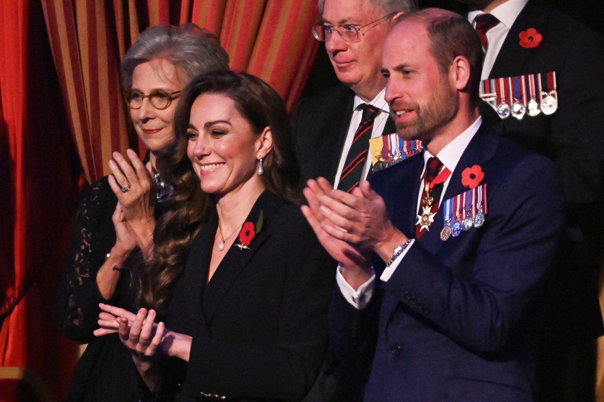 Kráľovská rodina sa zišla na Deň vojnových veteránov - princ William a princezná Kate.