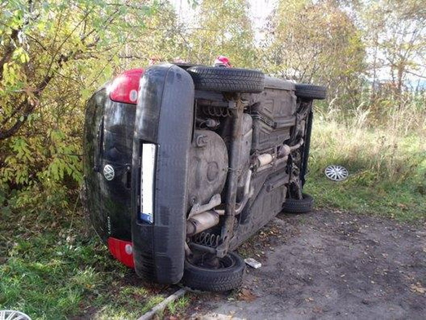 Samochody przewrócone na ul. Gnieźnieńskiej