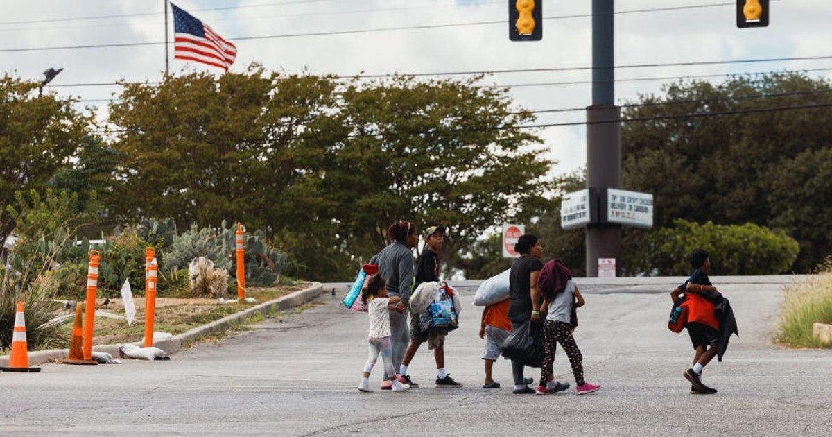 Migrants said they were booked on a canceled DeSantis flight to Delaware, undercutting his claim that it was a prank - Vimarsana News