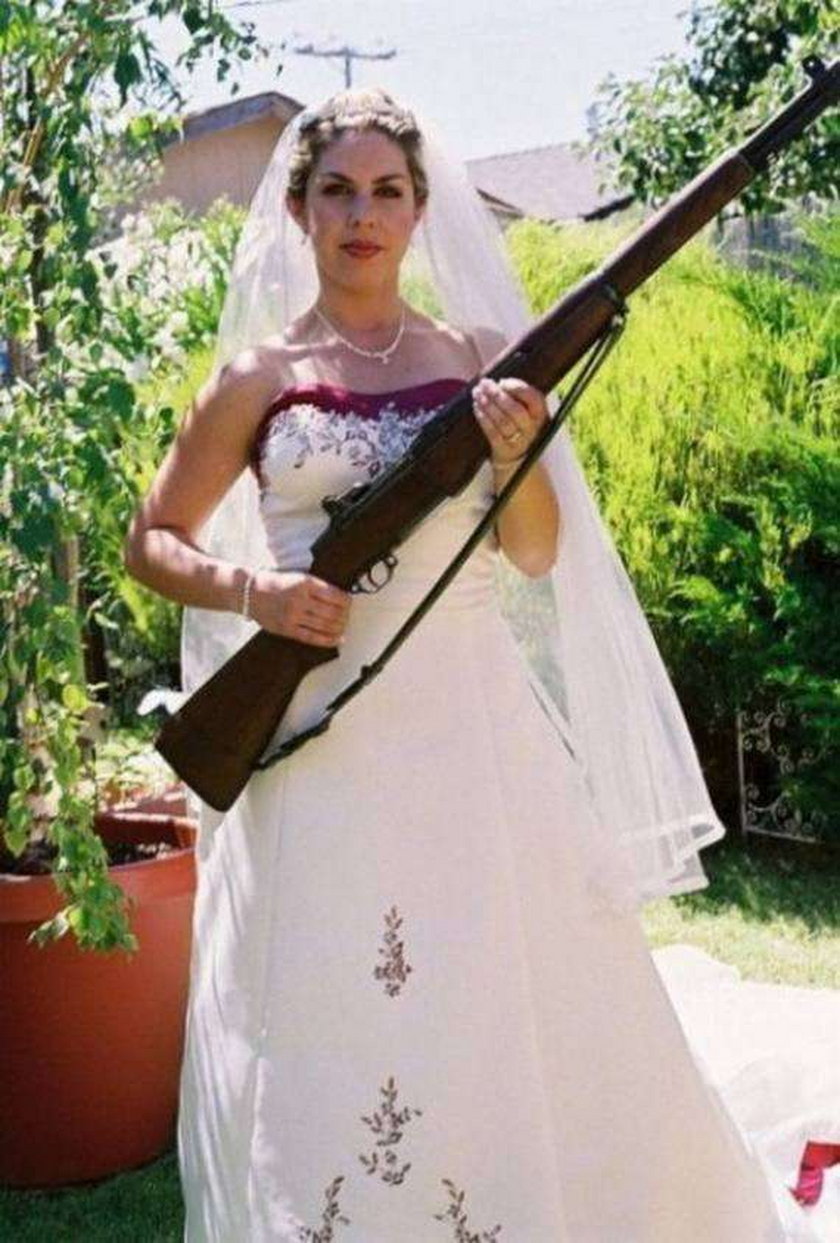 Sexy dziewczyny z bronią! FOTO