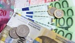 Kursy walut: złoty pod presją. Euro i dolar w górę, obligacje drożeją