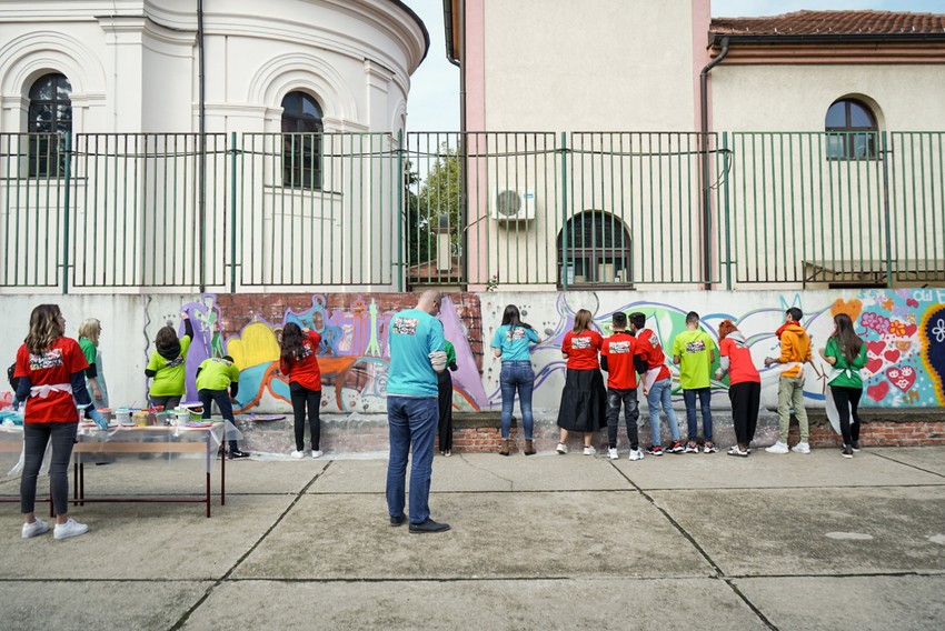 Oslikavanje murala na zidu OŠ „Branko Pešić“ u Zemunu