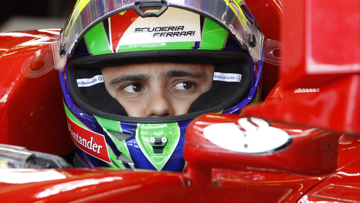 Felipe Massa będzie kierowcą Ferrari w przyszłym sezonie, mimo tego że w ostatnim czasie pojawiały się spekulacje, że Brazylijczyk przeniesie się do Red Bulla. - Ma z nami kontrakt na ten i następny sezon, więc będzie jeździł u nas - powiedział prezydent włoskiego zespołu Luca di Montezemolo, cytowany przez "Daily Mail".