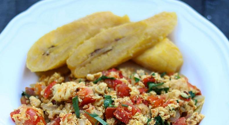 How to prepare egg stew and boiled ripe plantain (Foodace)