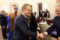 Premier Donald Tusk oraz minister rolnictwa i rozwoju wsi Czesław Siekierski przed posiedzeniem rządu