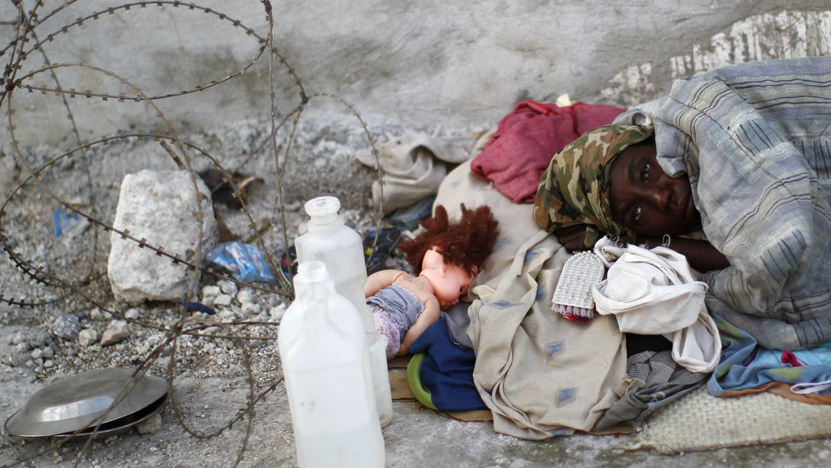 W szpitalach na przedmieściu haitańskiej stolicy, Port-au-Prince, odnotowano drastyczny wzrost zachorowań na cholerę, do 300 przypadków dziennie - alarmuje organizacja pomocowa Oxfam.