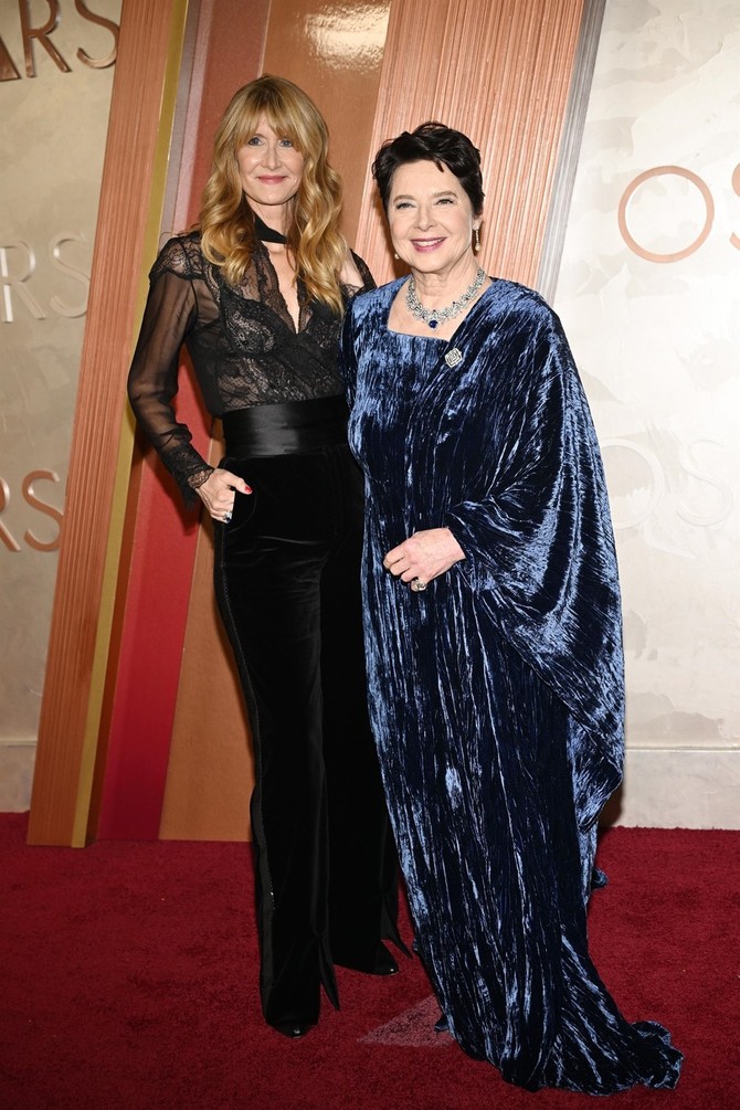  Lora Dern i Izabela Roselini