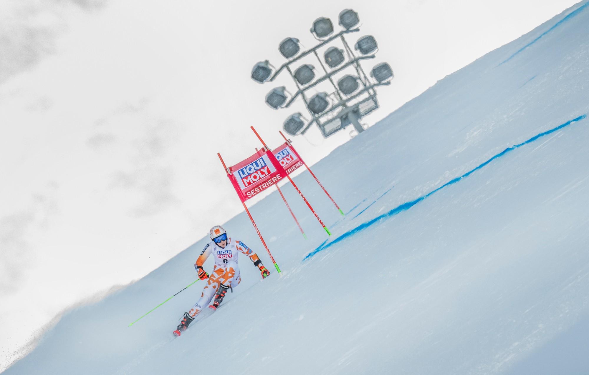 Petra Vlhová v 1. kole obrovského slalomu Svetového pohára žien v alpskom lyžovaní v talianskom Sestriere 10. decembra 2022.