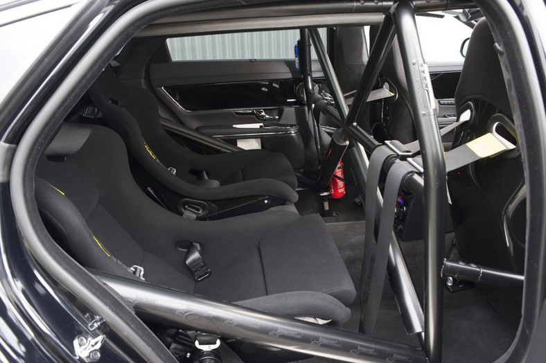 Jaguar XJ Sport w roli taxi na Nurburgringu