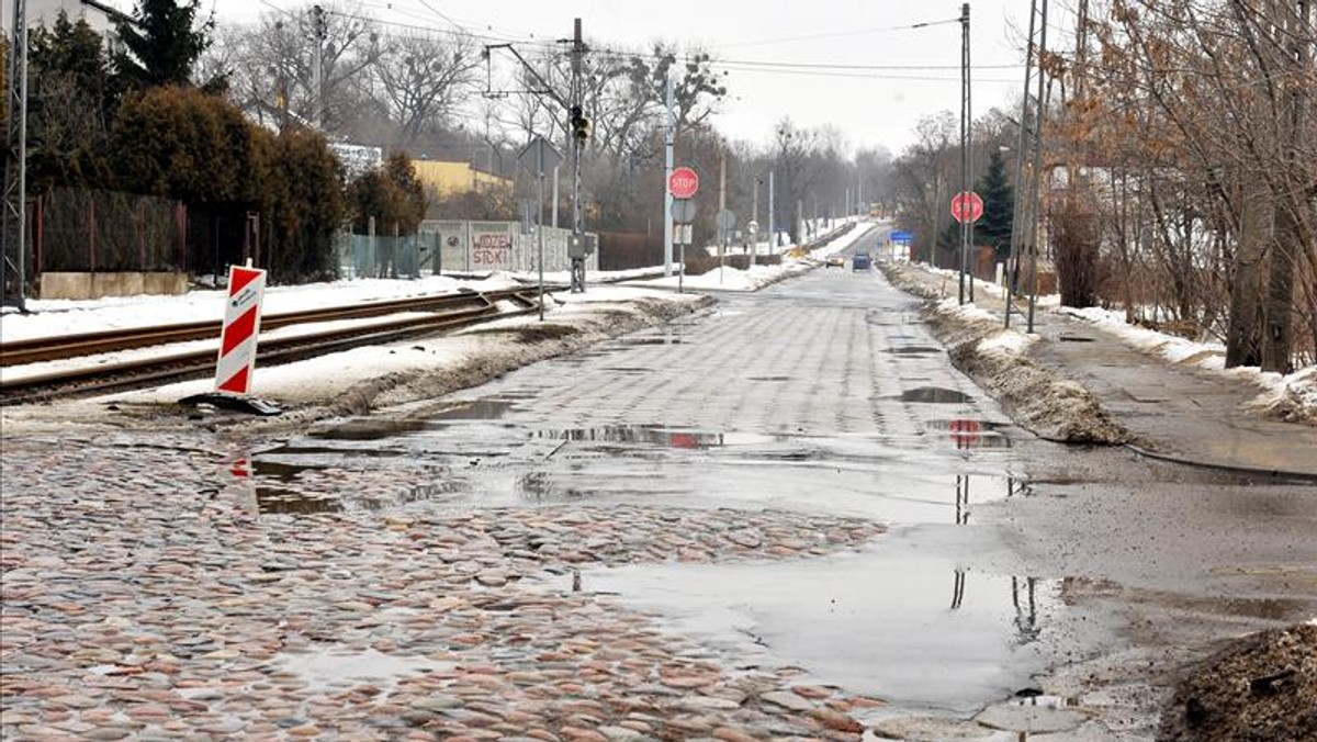 Wreszcie zmienia się polityka drogowa? Nie do wiary, ale jednak. Zarząd Dróg i Transportu ogłosił przetargi na remonty ulic. Pierwszy raz tak wcześnie. Prace mogą ruszyć już w kwietniu.