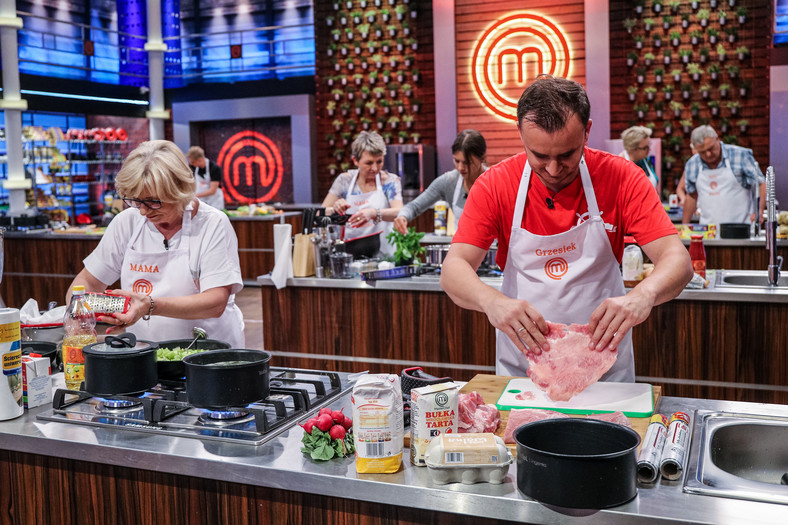 Grzegorz Zawierucha z mamą w programie "MasterChef"