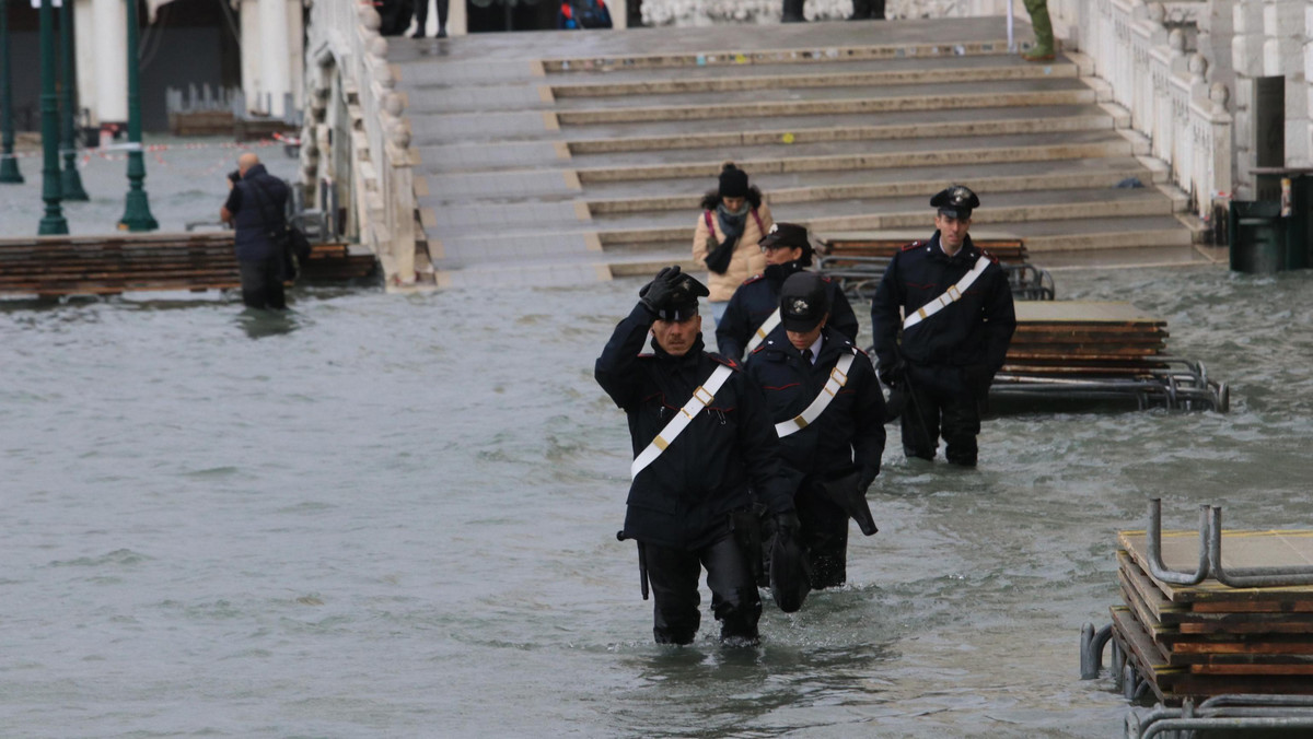 Wenecja walczy z powodzią. Patriarcha Wenecji: ludzie płaczą na ulicach 