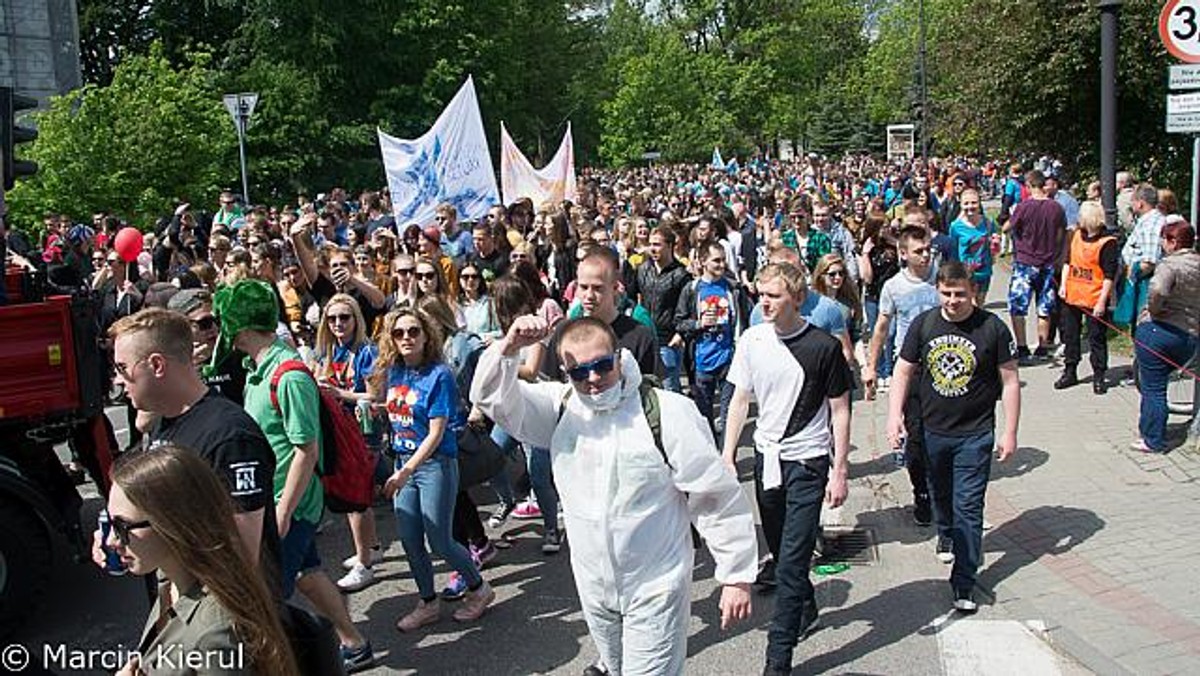 Przedstawiciele olsztyńskich studentów skierowali do rady miejskiej pismo wyjaśniające w sprawie krytyki tegorocznej Kortowiady. Radni zaapelowali bowiem o zorganizowanie spotkania na temat bezpieczeństwa w czasie juwenaliów. Młodzi ludzie odebrali to jako upolitycznienie ich święta.